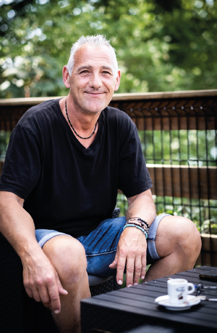 Portrait de Laurent le gérant du snack de la plage.