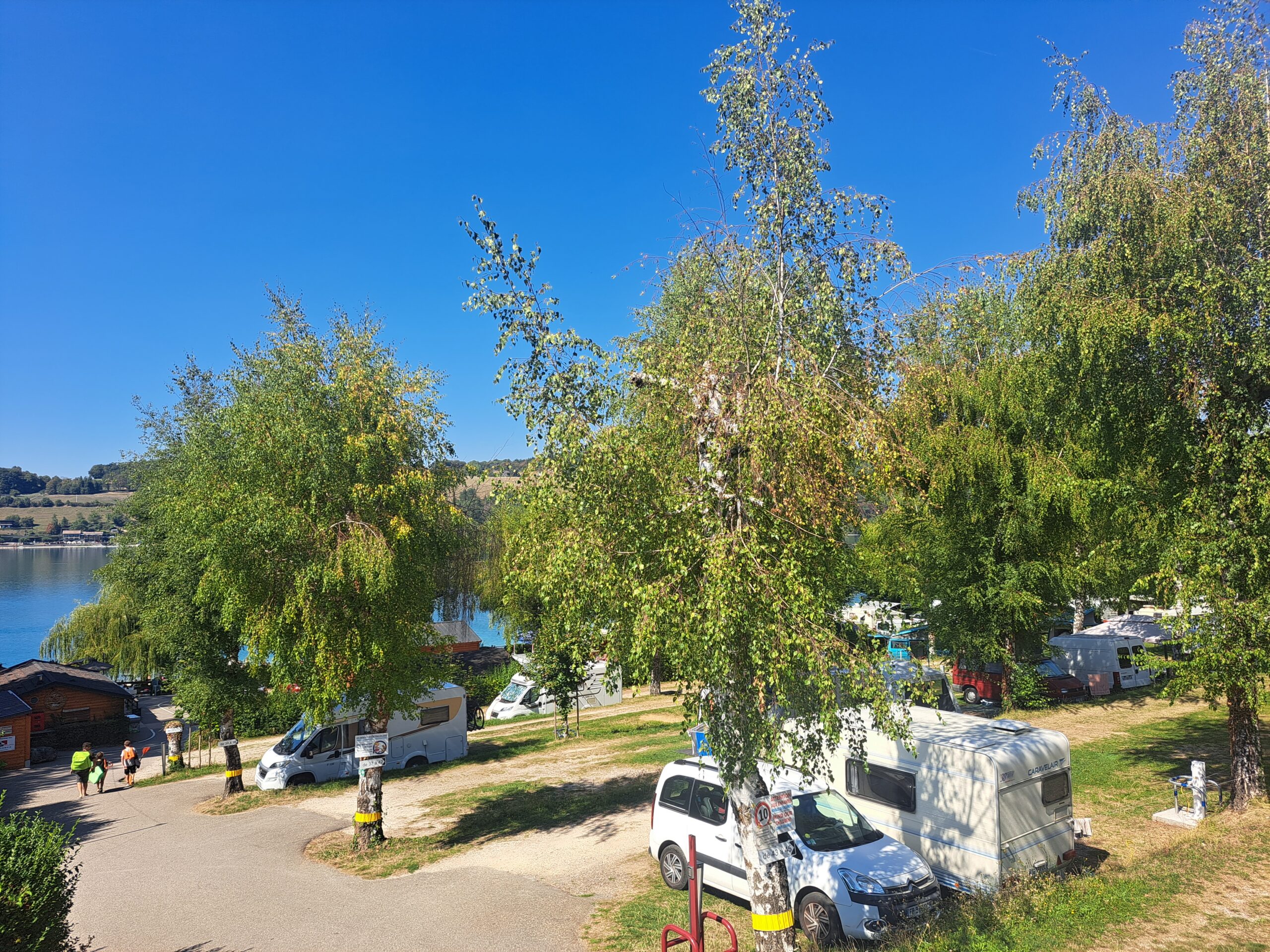 vue plongeante camping le bord du lac
