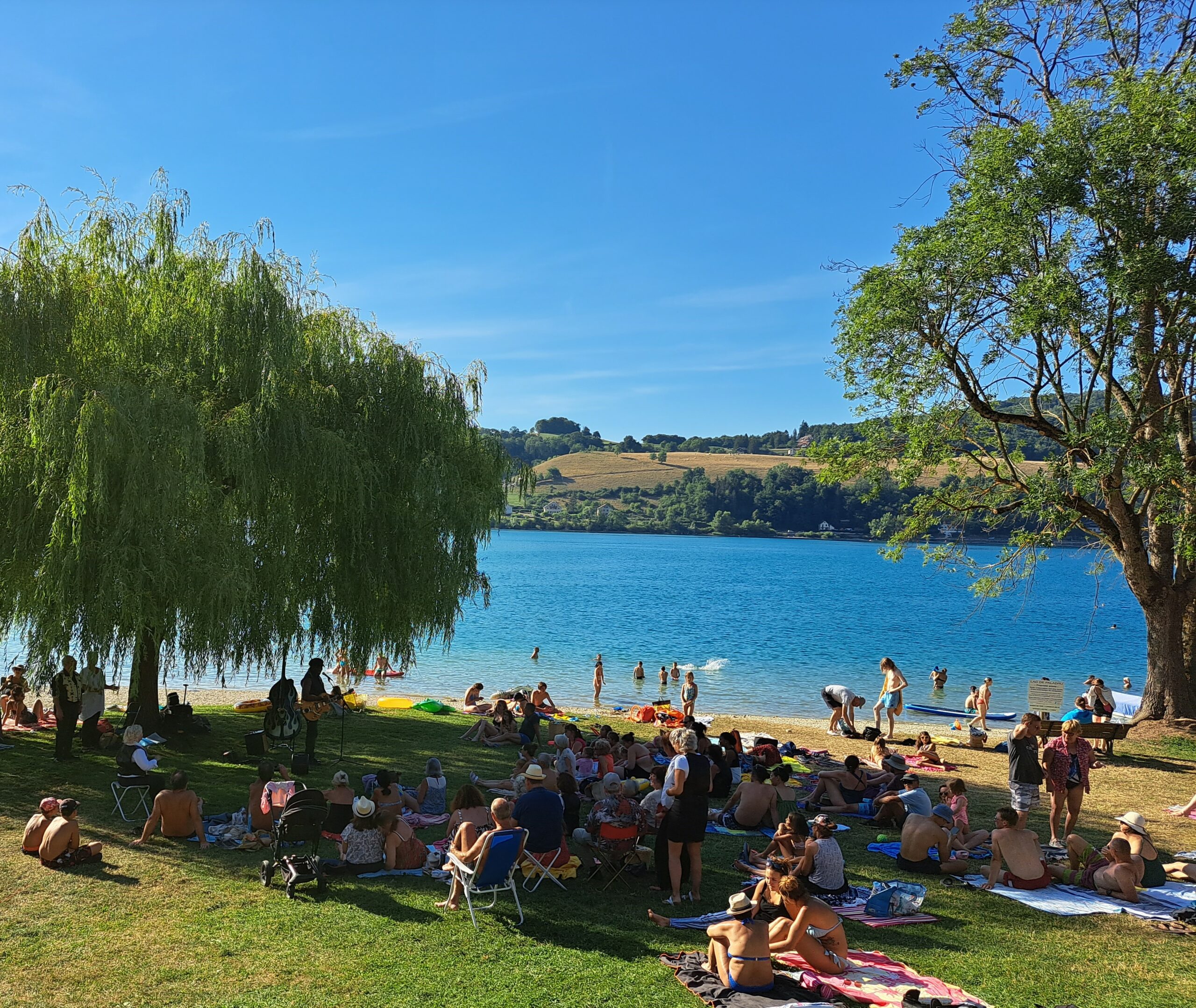 pré bord du lac paladru